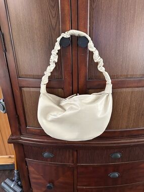 AMERAI - ITALIAN LEATHER MILKY SOFT SLOUCH BAG , beautiful !!! like new r"